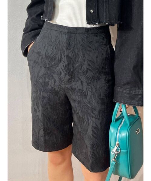 EMODA（エモダ）の「【WEB限定】センタープレスハーフパンツ（その他パンツ・レディース・ブラック/ベージュ/グレー・SMALL/MEDIUM）」の2枚目の写真