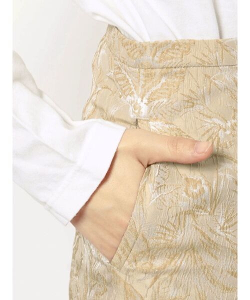 EMODA（エモダ）の「【WEB限定】センタープレスハーフパンツ（その他パンツ・レディース・ブラック/ベージュ/グレー・SMALL/MEDIUM）」の15枚目の写真