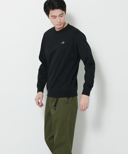 OUTDOOR PRODUCTS APPAREL（アウトドアプロダクツアパレル）の「防シワ　UVカット　ポンチ素材袖エンボスロゴスウェットトレーナー　イージーケア商材　ワンポイントブランドロゴ（スウェット・メンズ・ブラック/カーキ/ホワイト・LARGE/X-LARGE/MEDIUM）」の4枚目の写真