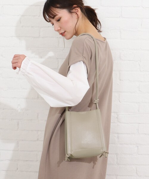 SHOO・LA・RUE（シューラルー）の「◆ノットデザインショルダーバッグ（ショルダーバッグ・レディース・ライトベージュ/ブラック/ライトグレー/ライトグリーン系・00）」の5枚目の写真