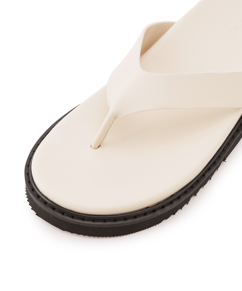 ADAM ET ROPE'(アダムエロペ)の「ボリュームソールトングサンダル(サンダル・レディース・キナリ/ブラック・24.5cm/23.5cm/24.0cm/23.0cm)」の12枚目の写真