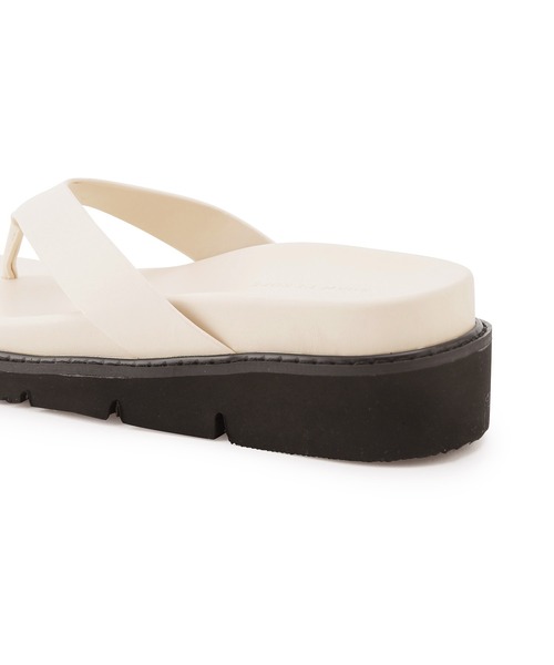 ADAM ET ROPE'(アダムエロペ)の「ボリュームソールトングサンダル(サンダル・レディース・キナリ/ブラック・24.5cm/23.5cm/24.0cm/23.0cm)」の13枚目の写真