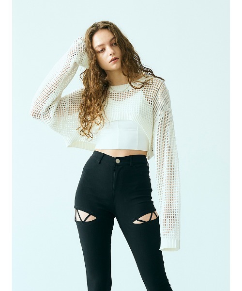 ENVYM（アンビー）の「クロップドメッシュニットＰＯ（ニット/セーター・レディース・ホワイト/オレンジ/ブラック・FREE）」の2枚目の写真