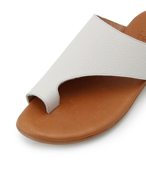 SALON adam et rope'(サロン アダム エ ロペ)の「【ARTESANOS(アルテサノス)】トングサンダル(サンダル・レディース・ブラック/ホワイト/キャメル・36/37/38)」の11枚目の写真