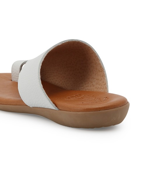 SALON adam et rope'(サロン アダム エ ロペ)の「【ARTESANOS(アルテサノス)】トングサンダル(サンダル・レディース・ブラック/ホワイト/キャメル・36/37/38)」の12枚目の写真