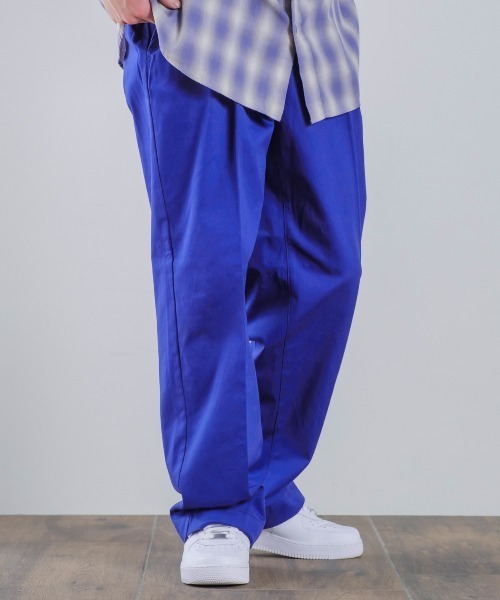 improves(インプローブス)の「ツイル ワイド チノ カラーパンツ(チノパンツ・メンズ・チャコールグレー/レッド/ワイン/ブラック/オレンジ/キナリ/ベージュ/マスタード/ダークグリーン/ブルー・MEDIUM/LARGE)」の6枚目の写真