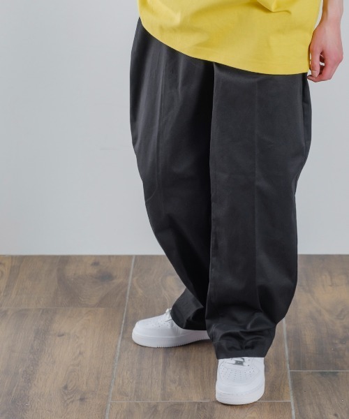 improves(インプローブス)の「ツイル ワイド チノ カラーパンツ(チノパンツ・メンズ・チャコールグレー/レッド/ワイン/ブラック/オレンジ/キナリ/ベージュ/マスタード/ダークグリーン/ブルー・MEDIUM/LARGE)」の16枚目の写真