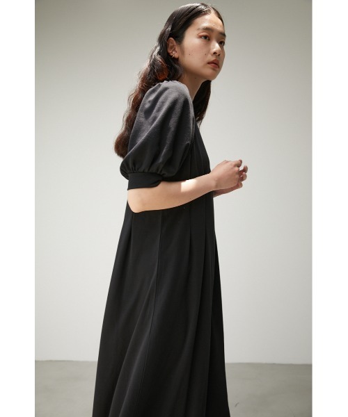AZUL by moussy（アズールバイマウジー）の「WAIST TACK A-LINE CUT ONEPIECE/ウエストタックエーラインカットワンピース（ワンピース・レディース・ダークオレンジ/ライトベージュ/ブラック/ダークグリーン・MEDIUM/SMALL）」の2枚目の写真