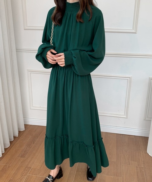 ECLIN（エクラン）の「パフスリーブシャーリングティアードマキシワンピース（ワンピース・レディース・ブラック/ネイビー/ブラウン/グリーン・FREE）」の3枚目の写真