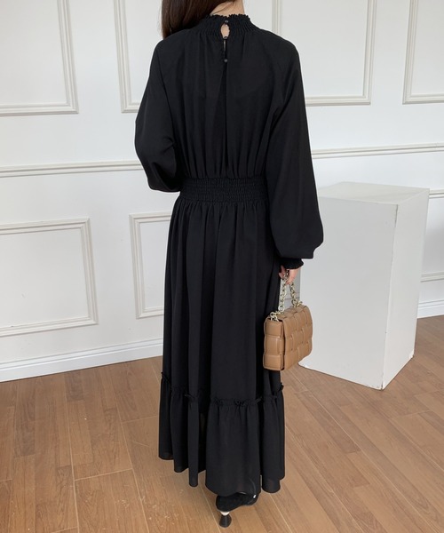 ECLIN（エクラン）の「パフスリーブシャーリングティアードマキシワンピース（ワンピース・レディース・ブラック/ネイビー/ブラウン/グリーン・FREE）」の13枚目の写真