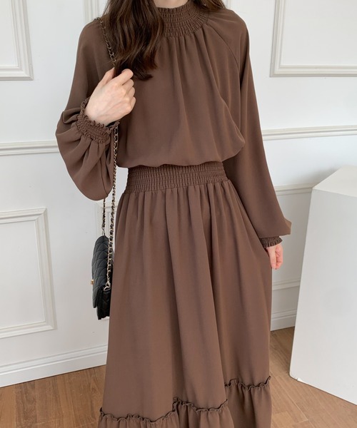 ECLIN（エクラン）の「パフスリーブシャーリングティアードマキシワンピース（ワンピース・レディース・ブラック/ネイビー/ブラウン/グリーン・FREE）」の7枚目の写真