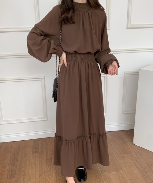 ECLIN（エクラン）の「パフスリーブシャーリングティアードマキシワンピース（ワンピース・レディース・ブラック/ネイビー/ブラウン/グリーン・FREE）」の14枚目の写真