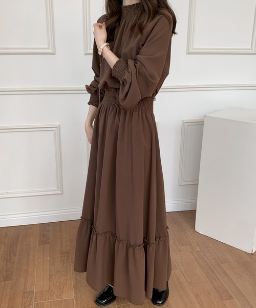 ECLIN（エクラン）の「パフスリーブシャーリングティアードマキシワンピース（ワンピース・レディース・ブラック/ネイビー/ブラウン/グリーン・FREE）」の8枚目の写真