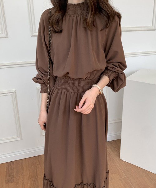 ECLIN（エクラン）の「パフスリーブシャーリングティアードマキシワンピース（ワンピース・レディース・ブラック/ネイビー/ブラウン/グリーン・FREE）」の22枚目の写真