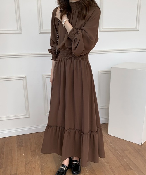 ECLIN（エクラン）の「パフスリーブシャーリングティアードマキシワンピース（ワンピース・レディース・ブラック/ネイビー/ブラウン/グリーン・FREE）」の15枚目の写真