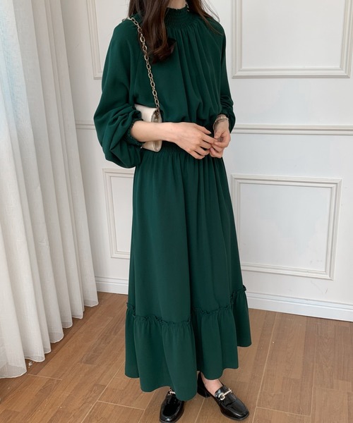 ECLIN（エクラン）の「パフスリーブシャーリングティアードマキシワンピース（ワンピース・レディース・ブラック/ネイビー/ブラウン/グリーン・FREE）」の11枚目の写真