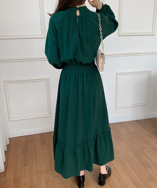 ECLIN（エクラン）の「パフスリーブシャーリングティアードマキシワンピース（ワンピース・レディース・ブラック/ネイビー/ブラウン/グリーン・FREE）」の18枚目の写真