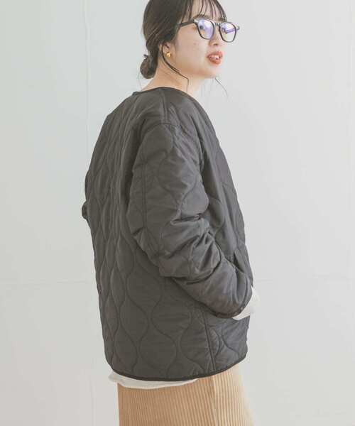 ITEMS URBANRESEARCH(アイテムズ アーバンリサーチ)の「瓢箪キルト カラーレス 中綿ライナージャケット(ミリタリージャケット・メンズ・カーキ/ブラック・MEDIUM/LARGE)」の22枚目の写真