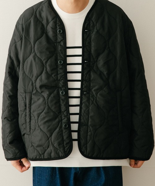 ITEMS URBANRESEARCH(アイテムズ アーバンリサーチ)の「瓢箪キルト カラーレス 中綿ライナージャケット(ミリタリージャケット・メンズ・カーキ/ブラック・MEDIUM/LARGE)」の4枚目の写真