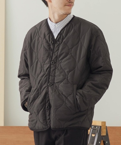 ITEMS URBANRESEARCH(アイテムズ アーバンリサーチ)の「瓢箪キルト カラーレス 中綿ライナージャケット(ミリタリージャケット・メンズ・カーキ/ブラック・MEDIUM/LARGE)」の10枚目の写真