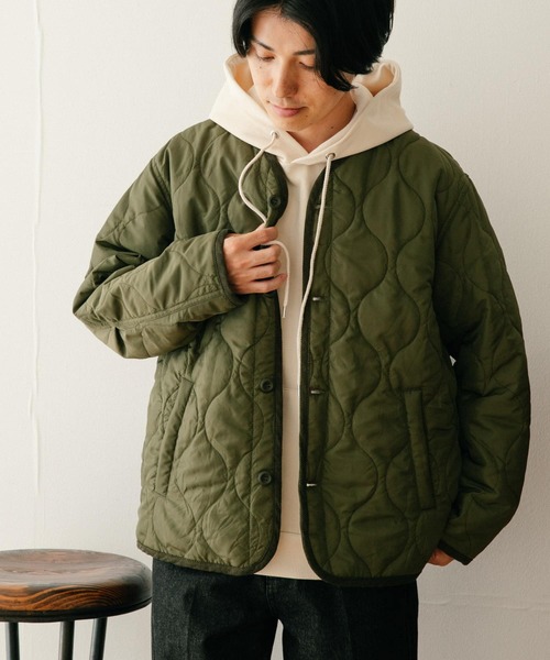 ITEMS URBANRESEARCH(アイテムズ アーバンリサーチ)の「瓢箪キルト カラーレス 中綿ライナージャケット(ミリタリージャケット・メンズ・カーキ/ブラック・MEDIUM/LARGE)」の21枚目の写真