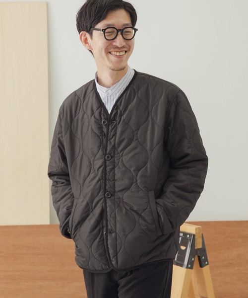ITEMS URBANRESEARCH(アイテムズ アーバンリサーチ)の「瓢箪キルト カラーレス 中綿ライナージャケット(ミリタリージャケット・メンズ・カーキ/ブラック・MEDIUM/LARGE)」の1枚目の写真