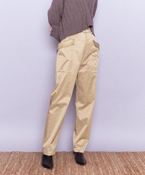 AEWEN MATOPH(イウエン マトフ)の「<AEWEN MATOPH>CU/C サテン ポケット テーパードパンツ(カーゴパンツ・レディース・ベージュ/ネイビー・36/38)」の2枚目の写真