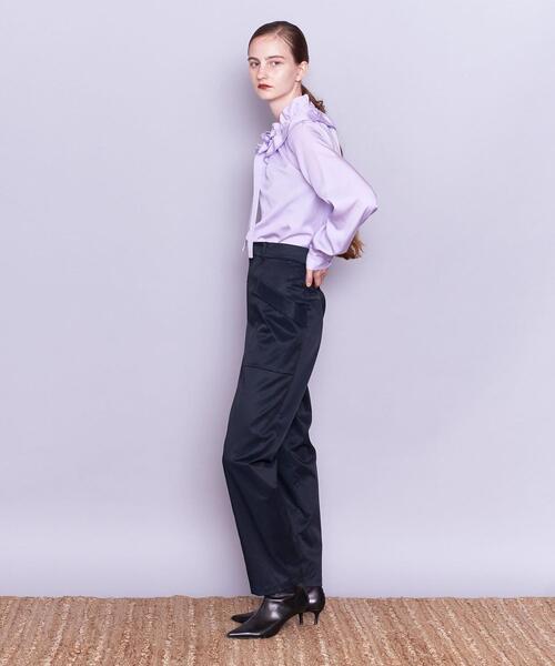 AEWEN MATOPH(イウエン マトフ)の「<AEWEN MATOPH>CU/C サテン ポケット テーパードパンツ(カーゴパンツ・レディース・ベージュ/ネイビー・36/38)」の4枚目の写真