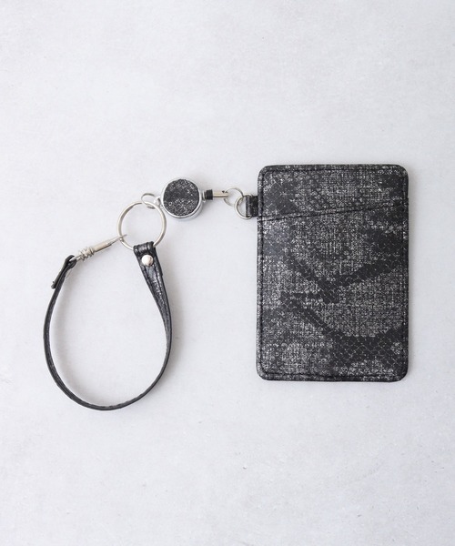 FUNALIVE（ファンアライブ）の「BNS select リール付パスケース（合成皮革）（パスケース・メンズ・キャメル/ホワイト/イエロー/ネイビー/ライトブルー/ライトピンク/ブラック/ブルー/グレー系その他/ベージュ系その他/ブラック系その他・FREE）」の3枚目の写真