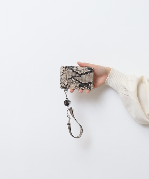 FUNALIVE（ファンアライブ）の「BNS select リール付パスケース（合成皮革）（パスケース・メンズ・キャメル/ホワイト/イエロー/ネイビー/ライトブルー/ライトピンク/ブラック/ブルー/グレー系その他/ベージュ系その他/ブラック系その他・FREE）」の15枚目の写真