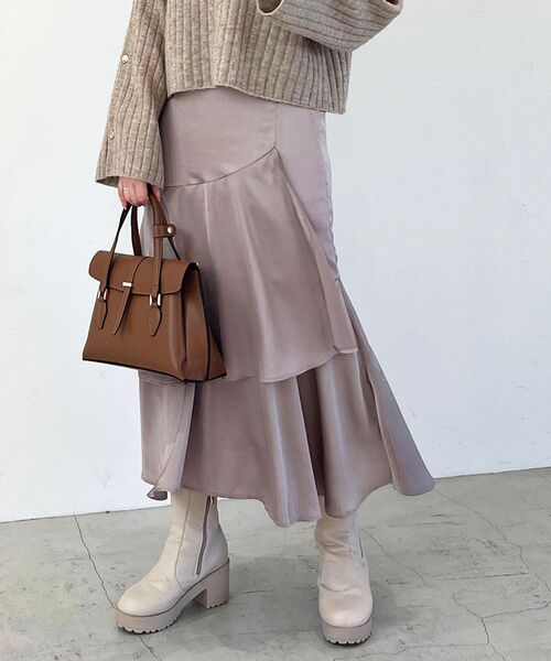 MAJESTIC LEGON（マジェスティックレゴン）の「サテンティアードスカート（スカート・レディース・アイボリー/モカ/グレー・SMALL/MEDIUM）」の2枚目の写真