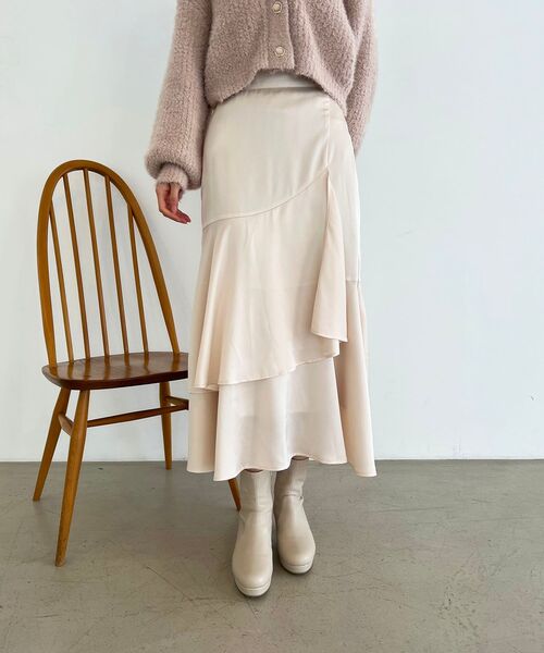 MAJESTIC LEGON（マジェスティックレゴン）の「サテンティアードスカート（スカート・レディース・アイボリー/モカ/グレー・SMALL/MEDIUM）」の6枚目の写真