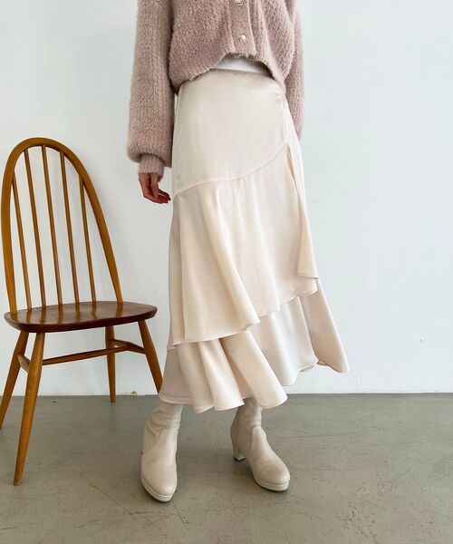 MAJESTIC LEGON（マジェスティックレゴン）の「サテンティアードスカート（スカート・レディース・アイボリー/モカ/グレー・SMALL/MEDIUM）」の7枚目の写真