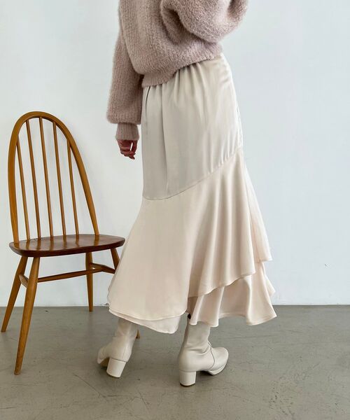 MAJESTIC LEGON（マジェスティックレゴン）の「サテンティアードスカート（スカート・レディース・アイボリー/モカ/グレー・SMALL/MEDIUM）」の9枚目の写真