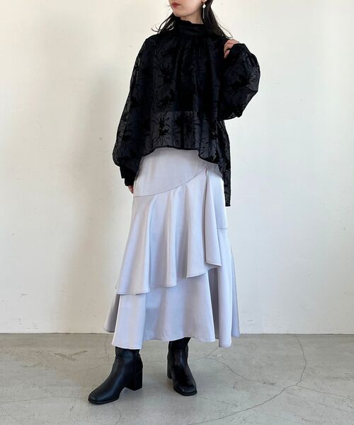 MAJESTIC LEGON（マジェスティックレゴン）の「サテンティアードスカート（スカート・レディース・アイボリー/モカ/グレー・SMALL/MEDIUM）」の11枚目の写真