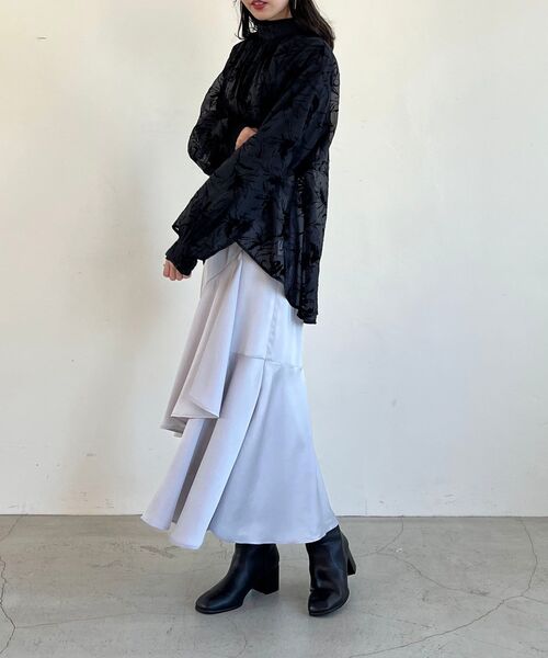 MAJESTIC LEGON（マジェスティックレゴン）の「サテンティアードスカート（スカート・レディース・アイボリー/モカ/グレー・SMALL/MEDIUM）」の12枚目の写真