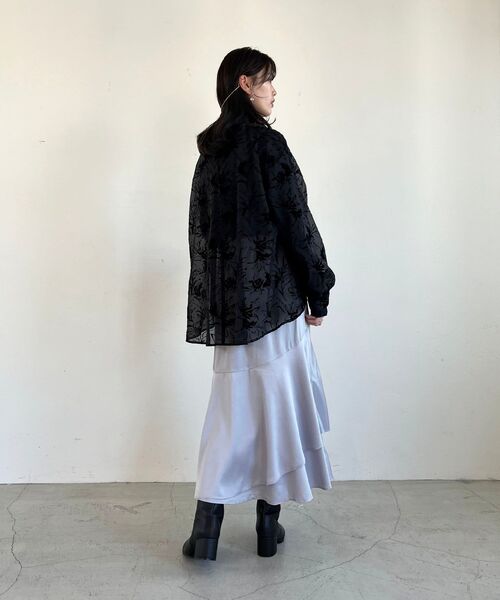 MAJESTIC LEGON（マジェスティックレゴン）の「サテンティアードスカート（スカート・レディース・アイボリー/モカ/グレー・SMALL/MEDIUM）」の13枚目の写真