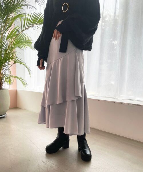 MAJESTIC LEGON（マジェスティックレゴン）の「サテンティアードスカート（スカート・レディース・アイボリー/モカ/グレー・SMALL/MEDIUM）」の18枚目の写真