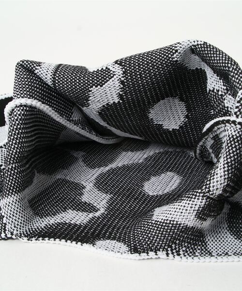 Fun & Daily(ファンアンドデイリー)の「F&D : フラワーニットバッグ(ハンドバッグ・レディース・ブラック/ブルー/グリーン・FREE)」の12枚目の写真