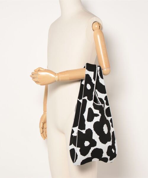 Fun & Daily(ファンアンドデイリー)の「F&D : フラワーニットバッグ(ハンドバッグ・レディース・ブラック/ブルー/グリーン・FREE)」の13枚目の写真