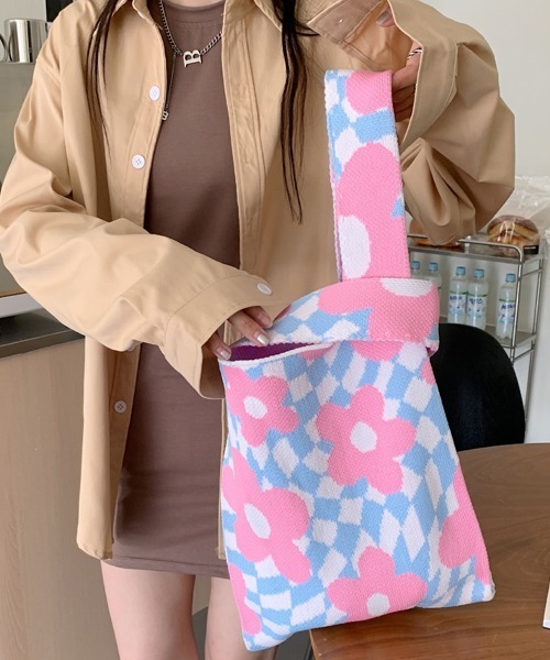 Fun & Daily(ファンアンドデイリー)の「F&D : フラワーニットバッグ(ハンドバッグ・レディース・ブラック/ブルー/グリーン・FREE)」の3枚目の写真