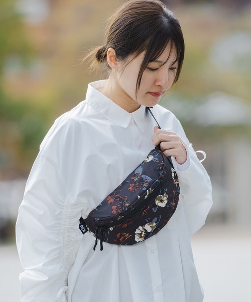 KiU(キウ)の「ウォータープルーフ ミニボディバッグ(ボディバッグ/ウエストポーチ・レディース・ブラック/アニマル/ブルー系その他2/ホワイト×ブルー/ブルー系その他/レッド系その他/カラフル/ホワイト系その他/ブラック×カーキ/ブラック系その他/タイガーカモ/ブラック系その他3/ブラック系その他2・FREE)」の7枚目の写真