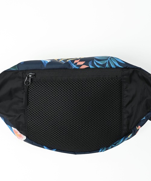 KiU(キウ)の「ウォータープルーフ ミニボディバッグ(ボディバッグ/ウエストポーチ・レディース・ブラック/アニマル/ブルー系その他2/ホワイト×ブルー/ブルー系その他/レッド系その他/カラフル/ホワイト系その他/ブラック×カーキ/ブラック系その他/タイガーカモ/ブラック系その他3/ブラック系その他2・FREE)」の22枚目の写真