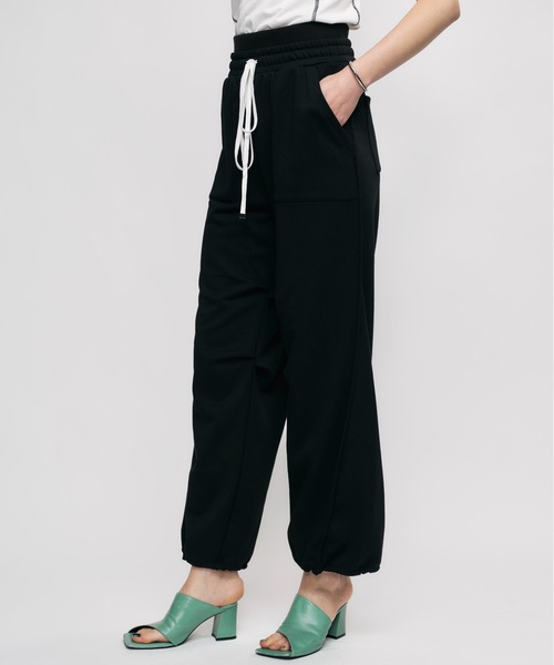 led.tokyo（レッドトウキョウ）の「【led.tokyo】カーブシルエットスウェットパンツ（スウェットパンツ・レディース・ブラック/アイボリー・FREE）」の7枚目の写真