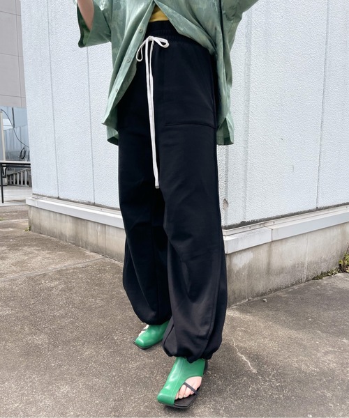 led.tokyo（レッドトウキョウ）の「【led.tokyo】カーブシルエットスウェットパンツ（スウェットパンツ・レディース・ブラック/アイボリー・FREE）」の10枚目の写真