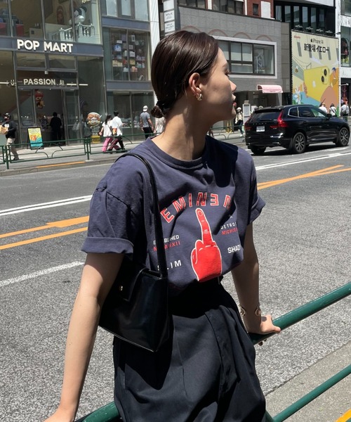 THRIFTY LOOK(スリフティールック)の「ヴィンテージライクプリントバンドTシャツ(Tシャツ/カットソー・メンズ・チャコールグレー/グレー/ブルー/ローズ/サックスブルー/ブラック/ホワイト/レッド/グリーン/レッド系その他/パープル/ネイビー/イエロー/ダークグレー/ダークブルー・X-LARGE)」の21枚目の写真