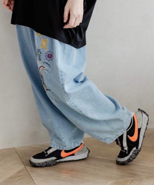 デニムパンツチョココロネ様 ScoLar（スカラー）の「132648：花蝶キノコとスカラーちゃん 刺繍