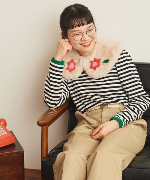 CHILD WOMAN（チャイルドウーマン）の「【WEB別注】フェイクファーはめ込み花モチーフつけ衿（付け襟・レディース・ネイビー/ベージュ・FREE）」の3枚目の写真