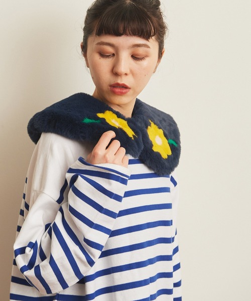 CHILD WOMAN（チャイルドウーマン）の「【WEB別注】フェイクファーはめ込み花モチーフつけ衿（付け襟・レディース・ネイビー/ベージュ・FREE）」の11枚目の写真