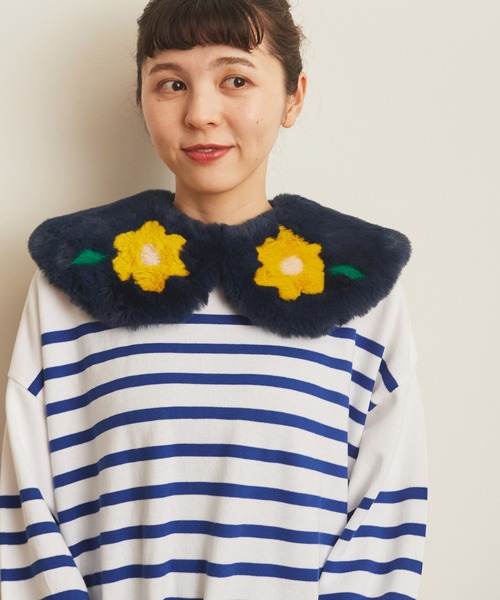 CHILD WOMAN（チャイルドウーマン）の「【WEB別注】フェイクファーはめ込み花モチーフつけ衿（付け襟・レディース・ネイビー/ベージュ・FREE）」の8枚目の写真